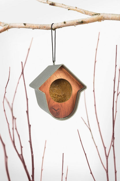 Liten, fin matare för jordnötssmör, gröngrå med träfärgad framsida